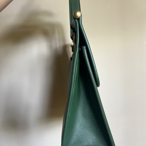 Coach Willis - Picture 2 of 8